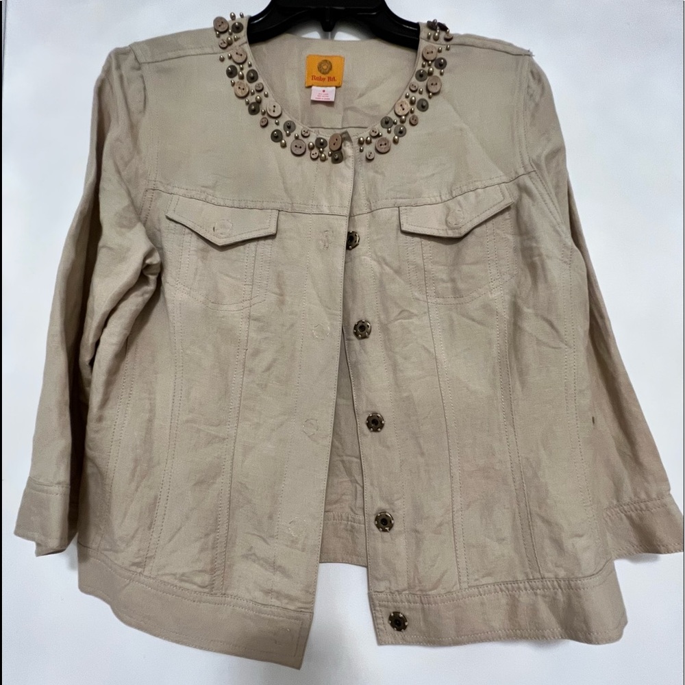Jacket embellished / snap closures